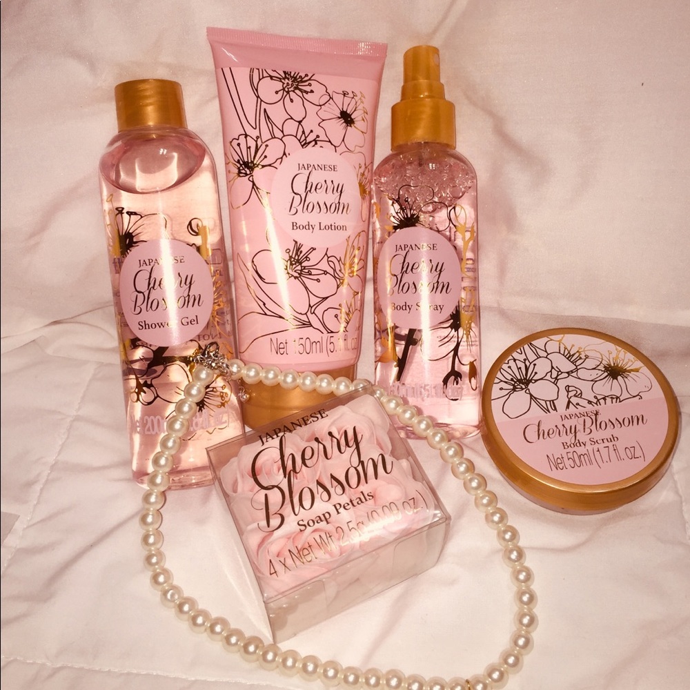 Bodyspray set. Cherry Blossom. New! Never used.